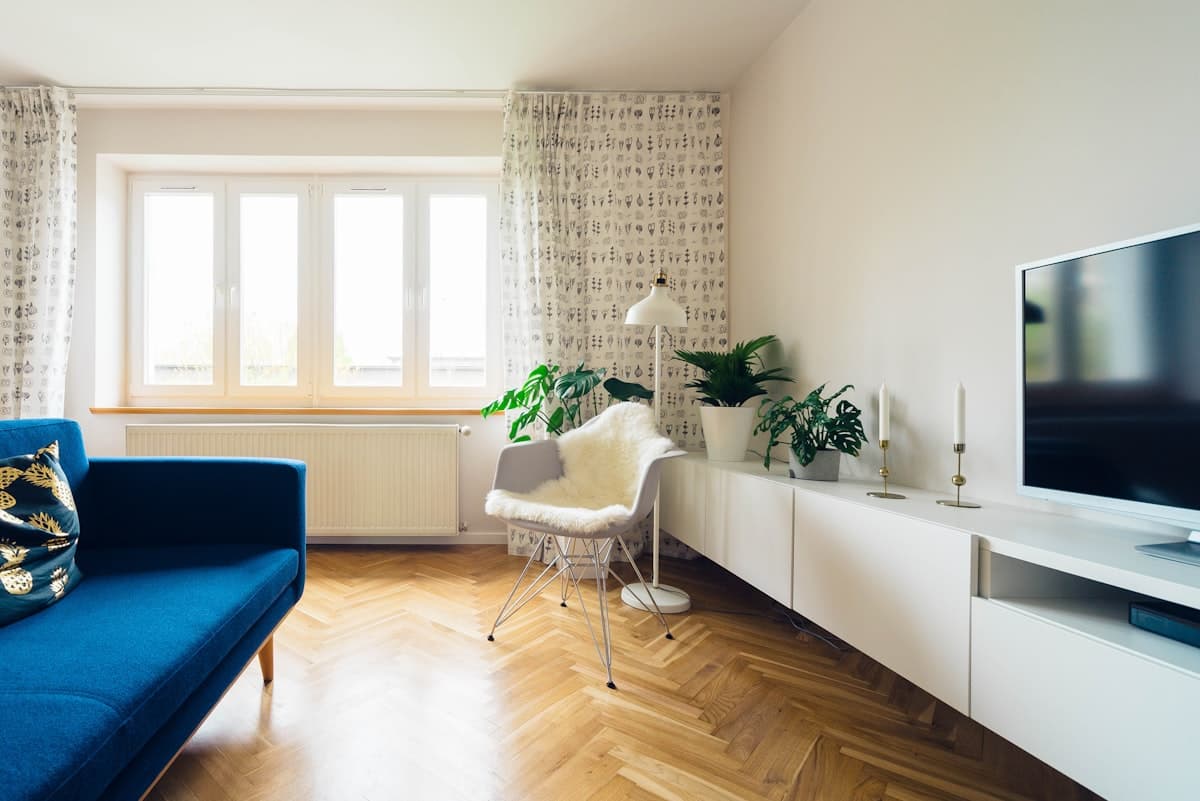 Sunlit living room interior — used for Vastu / Feng Shui (inline).